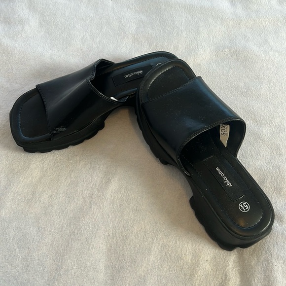 ⭐️ Xhileration black faux leather chunky treaded bottom slide on women size 5.5 - Picture 3 of 14